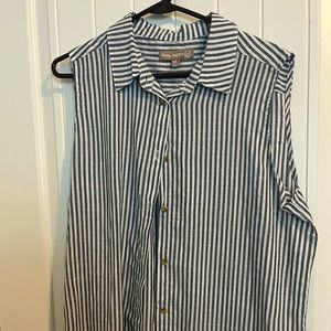 Sleeveless below hip shirt